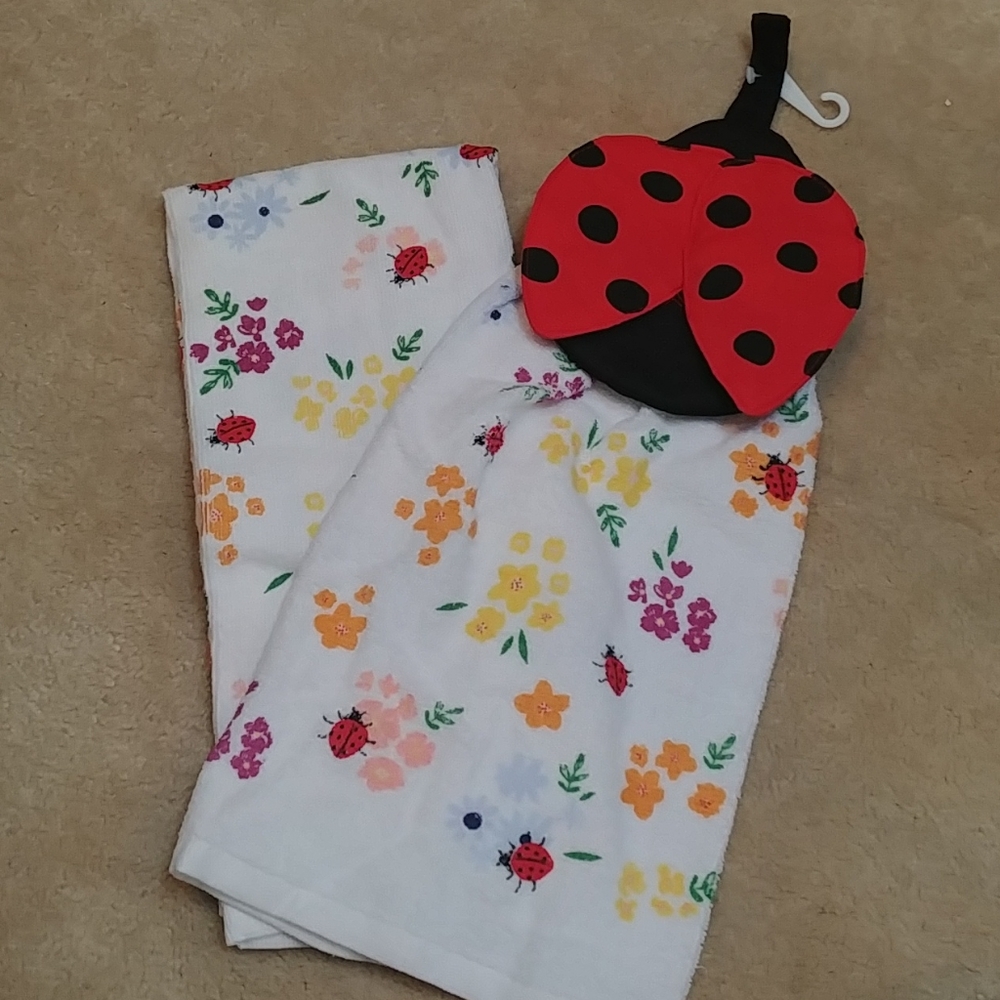 2 new kitchen towels